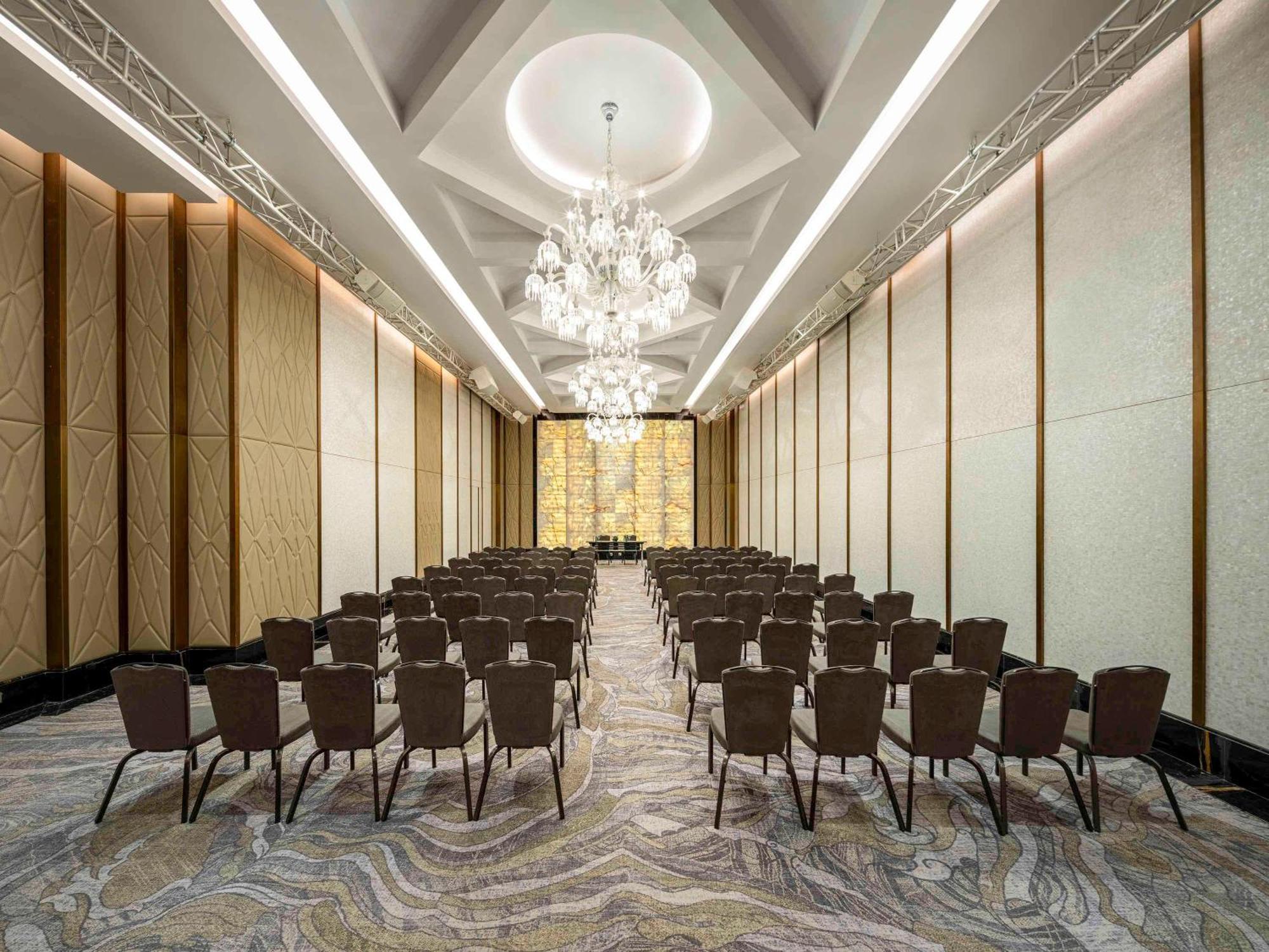 Movenpick And Residences 5*