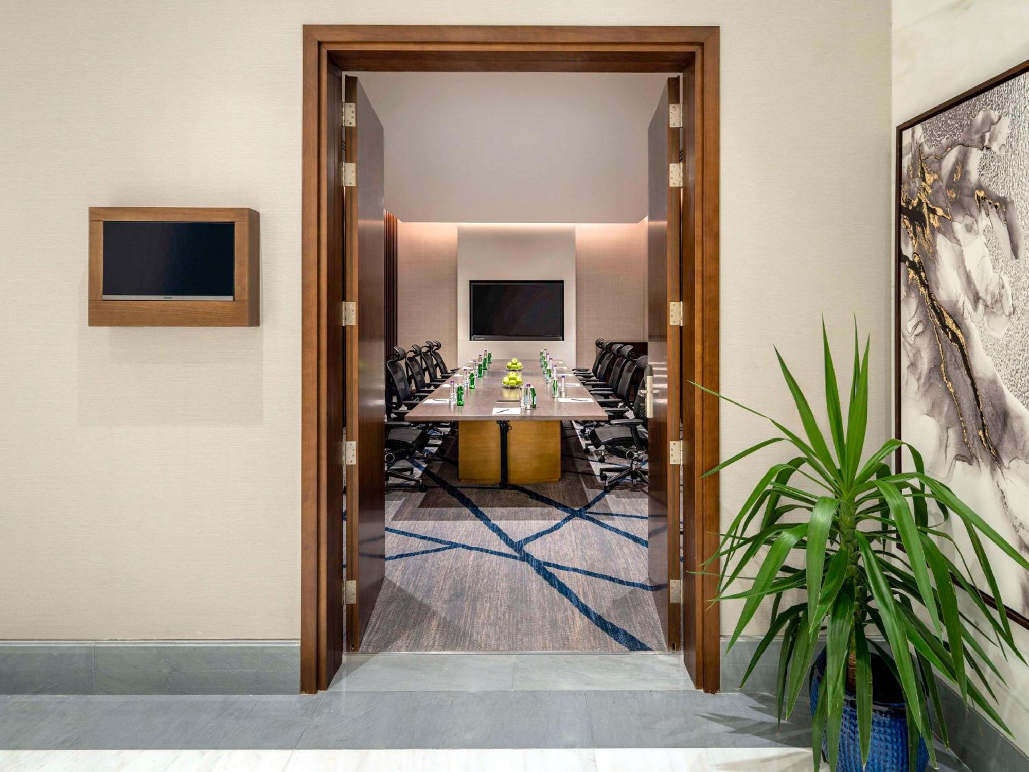 Movenpick And Residences 5*